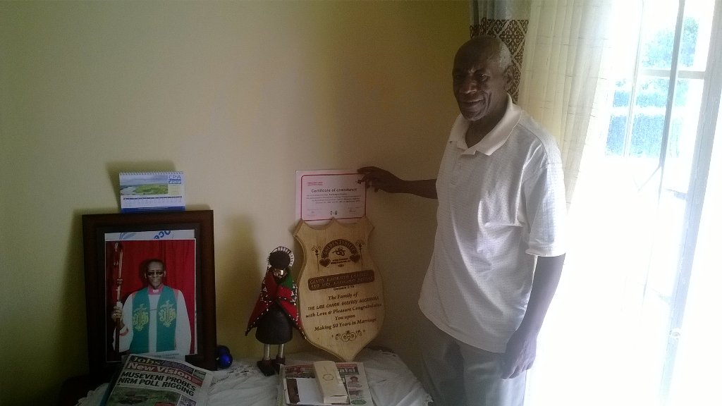 HenryMpanga's tweet image. A well earned #FMtraining certificate to a proud participant #ChairmanRudafcu  among major accolades. @Agriterra