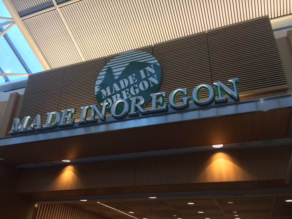 MissAmericaOR's tweet photo. When your airport gate is right next to the @MadeInOregon store 😳🙌 #time2shop https://t.co/myxDdraJNd