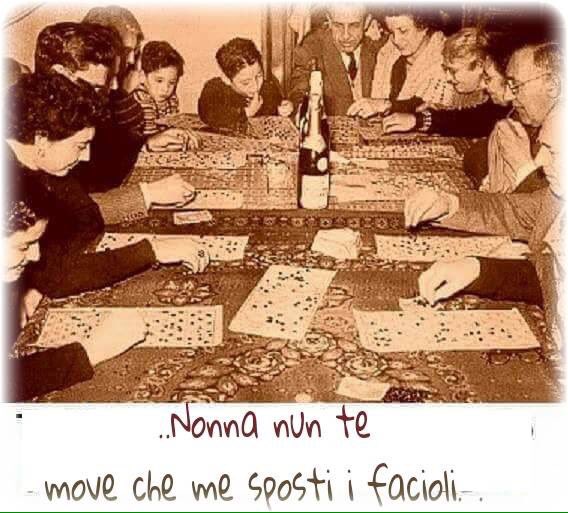 TrastevereRM's tweet photo. ..quante volte avete sentito sta frase??o siete nati con la tombola a finestrelle,??? #tombola #mandarini #facioli https://t.co/1a41hspNEP
