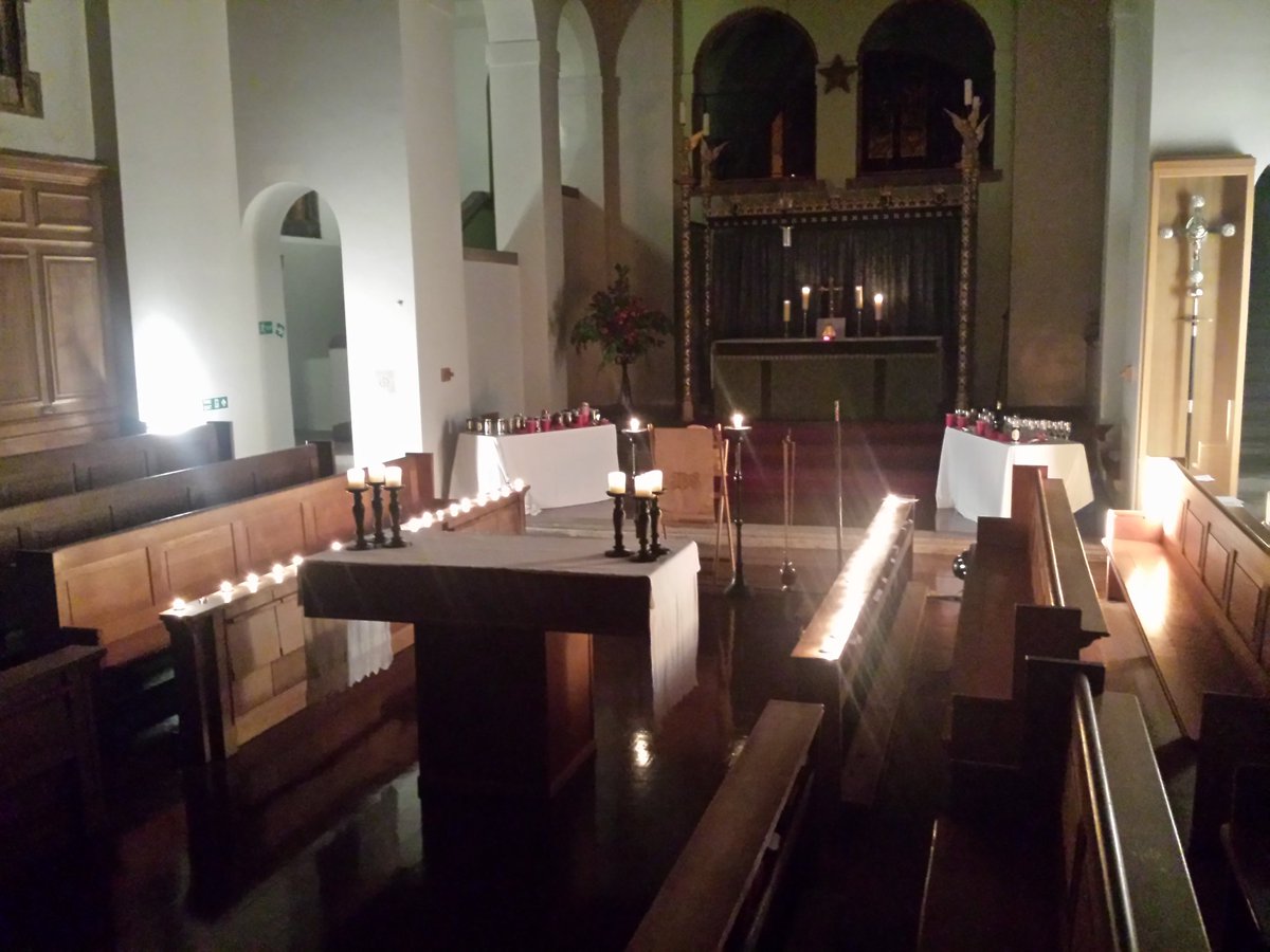 phillgratio's tweet photo. The the ingredients for 6th Form Mass @ellesmerecoll: Prayer and prosseco, stout and Sacrament, beer and Bible. https://t.co/tdEI5q60Qp