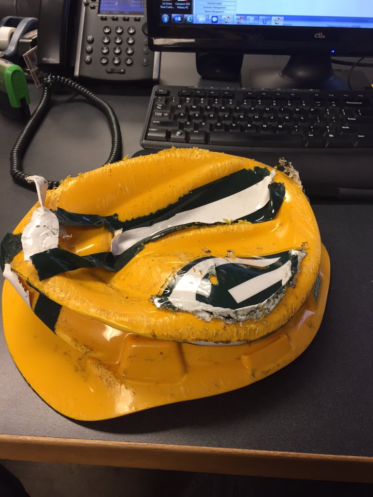 mattyjack2's tweet photo. When your the only Pack fan at work and they run your stuff over with a forklift. #CantFazeMe https://t.co/ailoj3yDvC