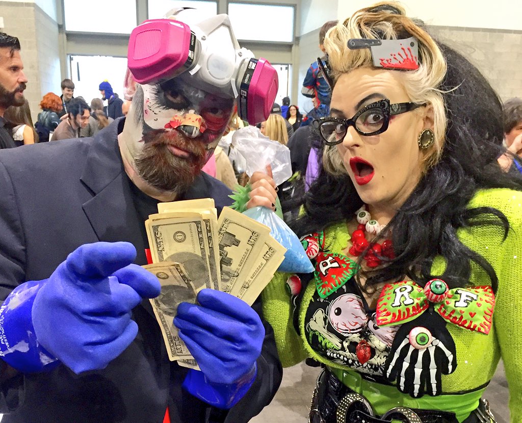 LLHouseOfGlow's tweet photo. RT @ZombieLeader1 You're welcome, my dearest.  Nice to eat you at @ricomiccon! #Ricc2015 #ricc #ricc15 #zombieleader https://t.co/cKBUezHn4R