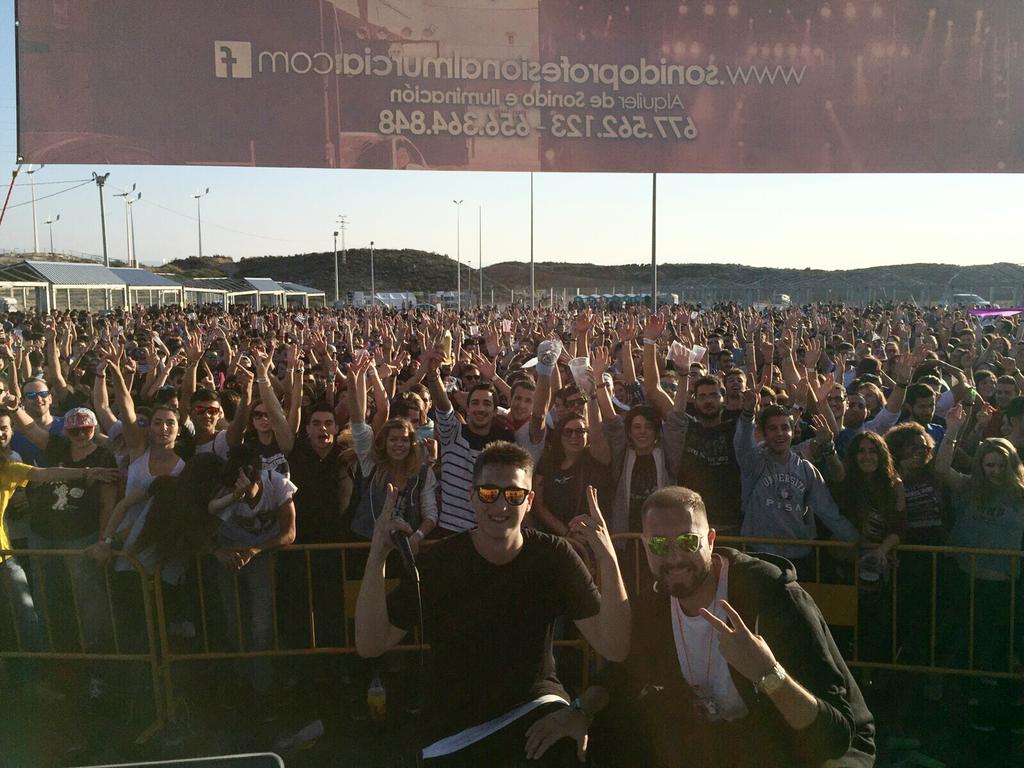BRAINBREAKERS_'s tweet photo. ENORMES LAS PAELLAS DE CIENCIAS Y TODA SU GENTE!! #SoisLaLeche #Brutal #OsEncantaLaFiesta @comision_c_umu https://t.co/vhubE2Z4LY