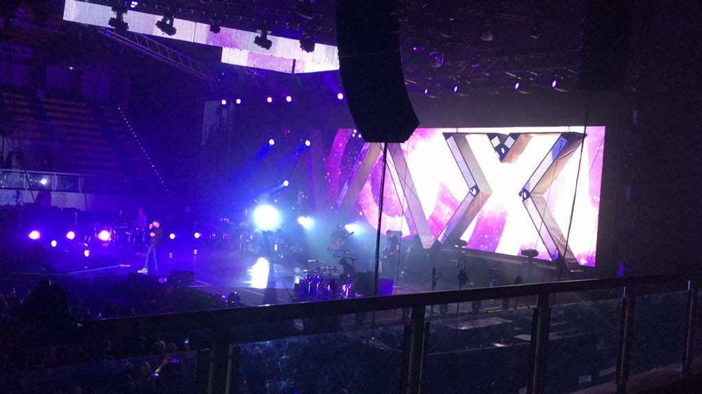 _M_a_r_c_o_b_'s tweet photo. #MaxTourLive2015 tu si che ne sai tante @MaxPezzali https://t.co/F3adudOm7v