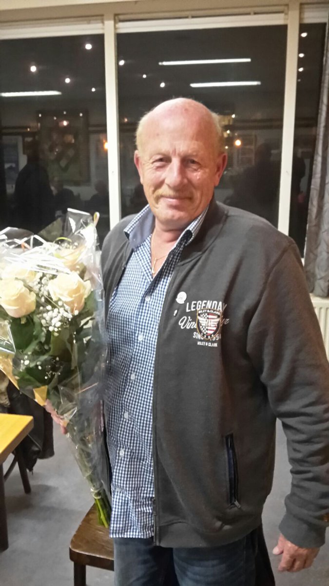 lkcsonnenborgh's tweet photo. Vanavond tijdens de AV van @lkcsonnenborgh is Peter Vos benoemd tot erelid van LKC. Gefeliciteerd!!! #kaatsen https://t.co/WD77DsYnr2