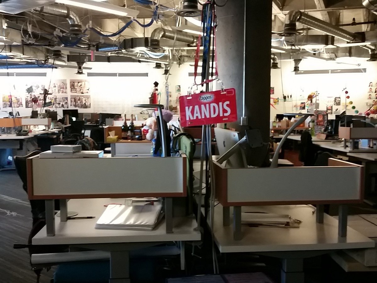 USAGCXGal's tweet image. Creative services dept @zappos #zappostour. Bloggers and magazines designed here. #cx #customerexperience