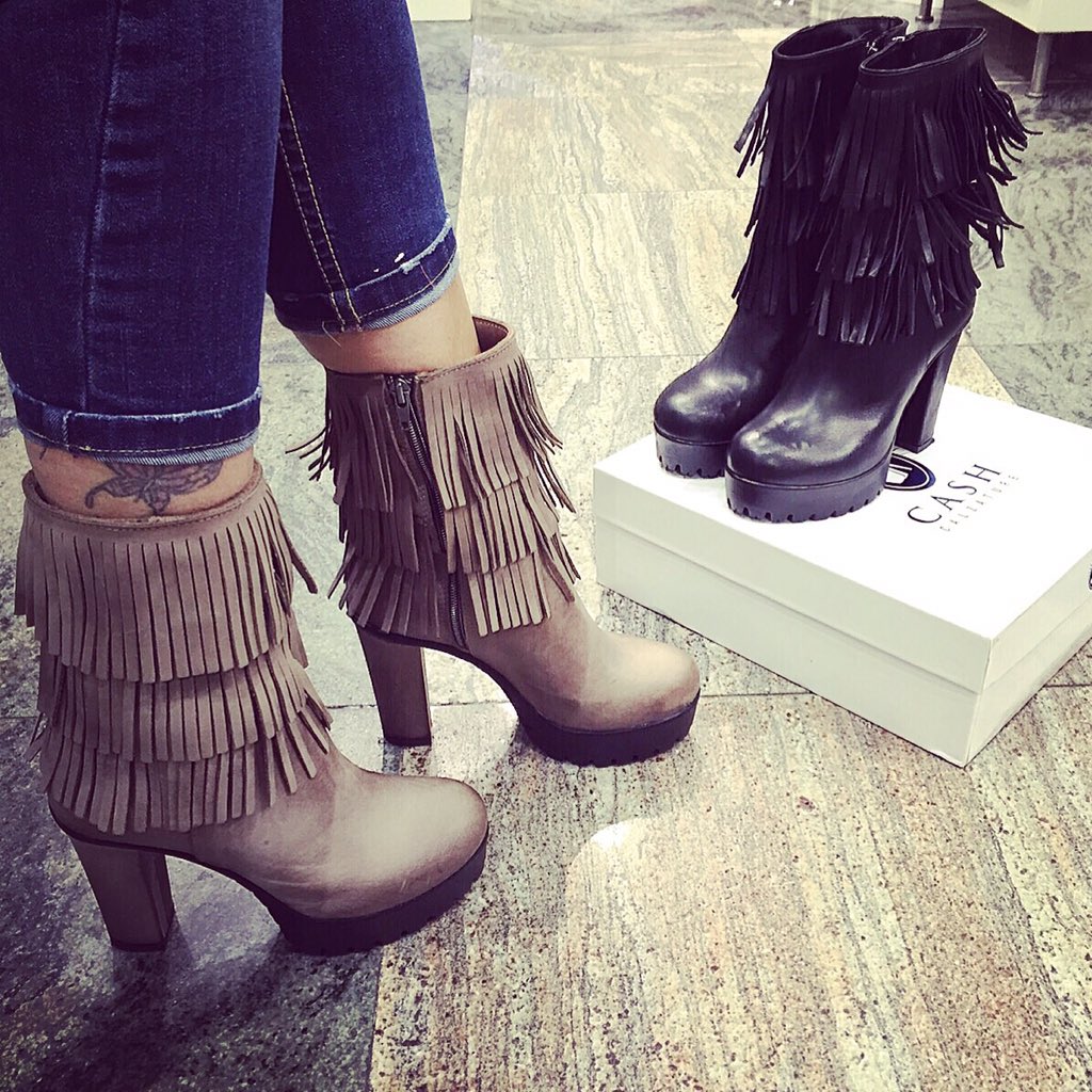 CASHNAPOLI85's tweet photo. #CASH #CALZATURE ❤️👠 https://t.co/lqped98k86