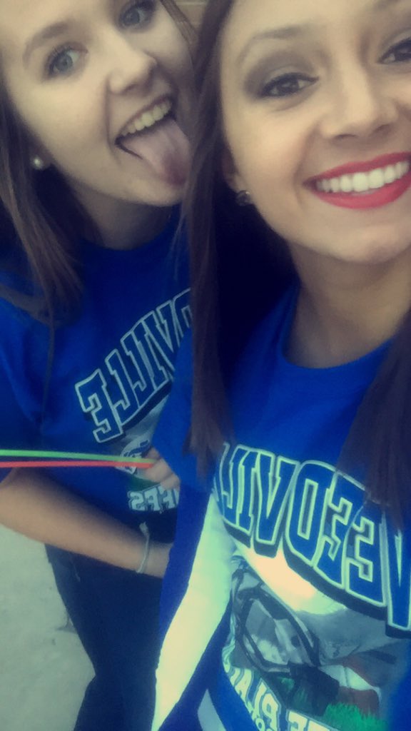 VacekKatie's tweet photo. Playoffs round 1 with my day 1🏈💙❤️🇺🇸 #Chip #BeTheStandard #UnlocktheChain https://t.co/hZhjaV3MqF