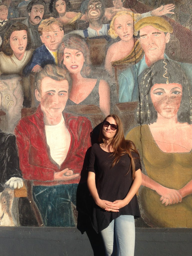CarlynZygmond's tweet photo. It's not a vacation if you don't find walls and attempt to look cute in front of them #cherubroadtrip #LAhangs ✨✨✨ https://t.co/TKpPMOj8FN