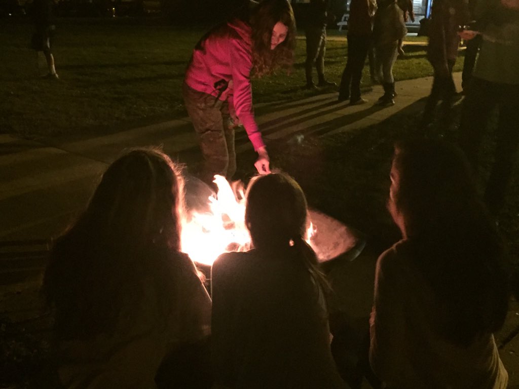 jessiwlotzka's tweet photo. #WMSfallfest @WMSLions @WMSHiltner It's cozy here at WMS Fall Fest! We have smores and games and so much more!!! https://t.co/pkMfrZ2jvU