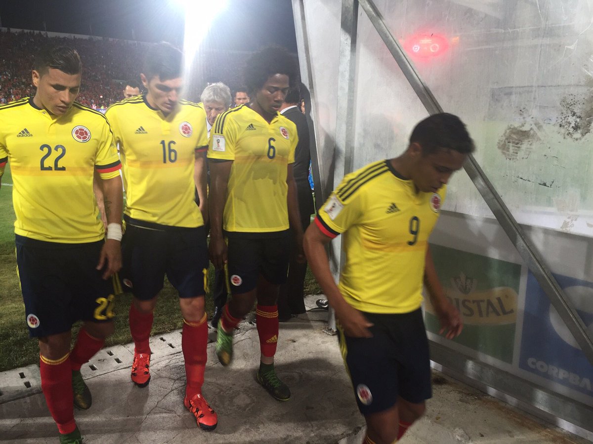 FCFSeleccionCol's tweet photo. ¡Vamos mi Selección! Estamos con ustedes. A remontar en el 2T. #CaminoRusia2018 https://t.co/9WwBdc1LPx