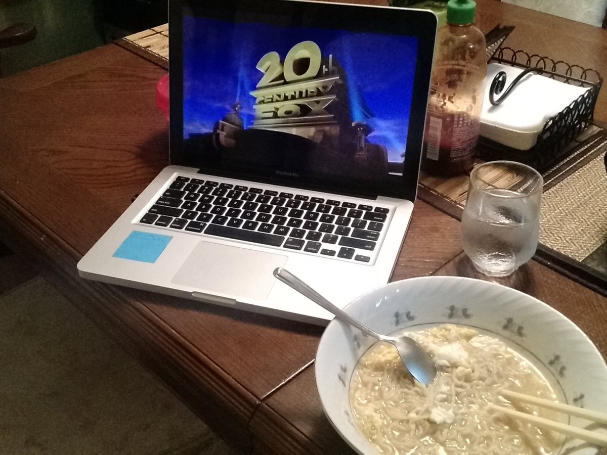 crystalynjay's tweet photo. MSG in a bowl and Popcorn Time! Time to relax :)  #URwhatUtwEAT @UWmerrynTA https://t.co/JUGPEUx4QM