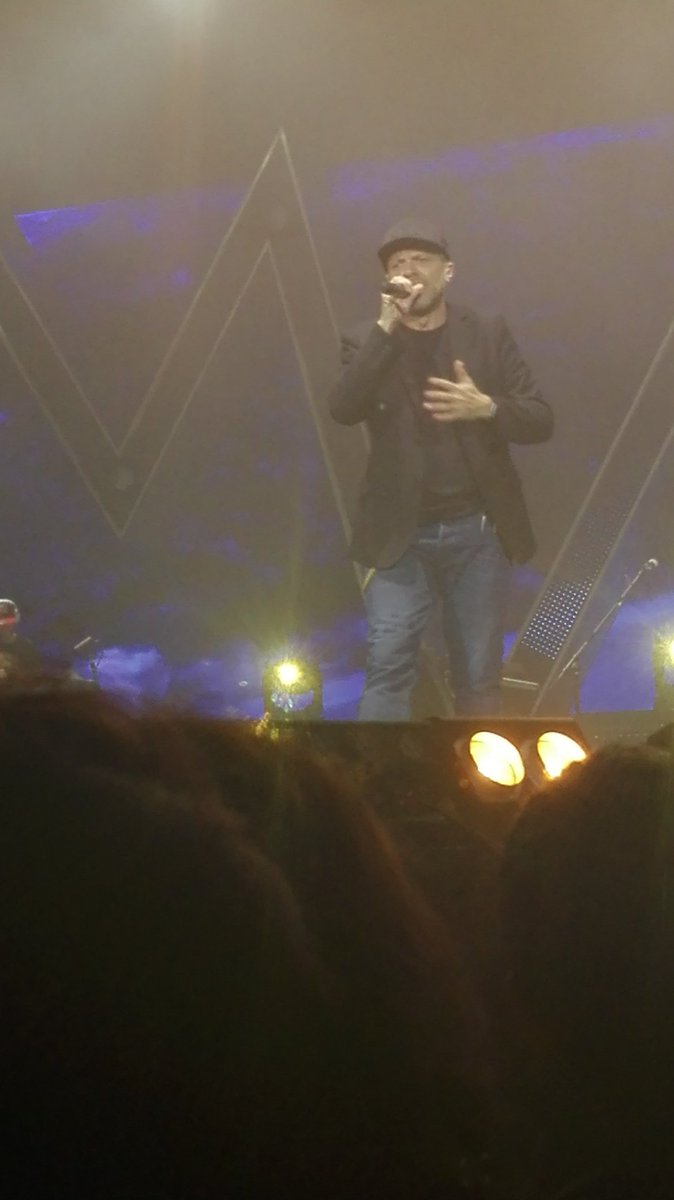 Ikas95's tweet photo. Ho perso il #GF14  per il concerto del Mito @MaxPezzali @ZoppasArena #MaxTourLive2015 https://t.co/ps7sSyrFLI