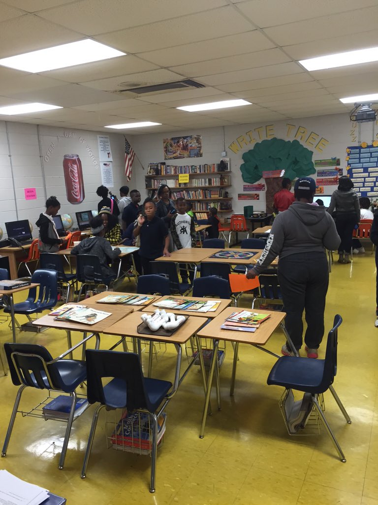 kirbymiddle's tweet photo. @SCSK12Unified more pics of KMS #Math&amp;LiteracyFamilyGameNight https://t.co/bCUi1sFp5X