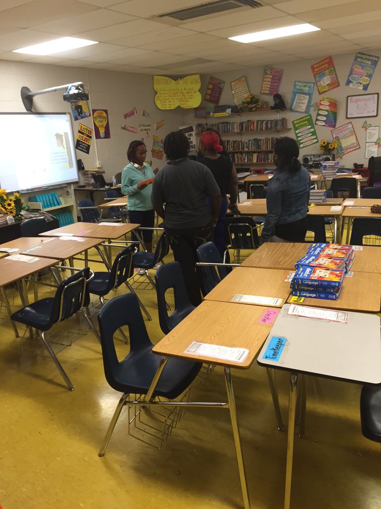 kirbymiddle's tweet photo. @SCSK12Unified more pics of KMS #Math&amp;LiteracyFamilyGameNight https://t.co/bCUi1sFp5X