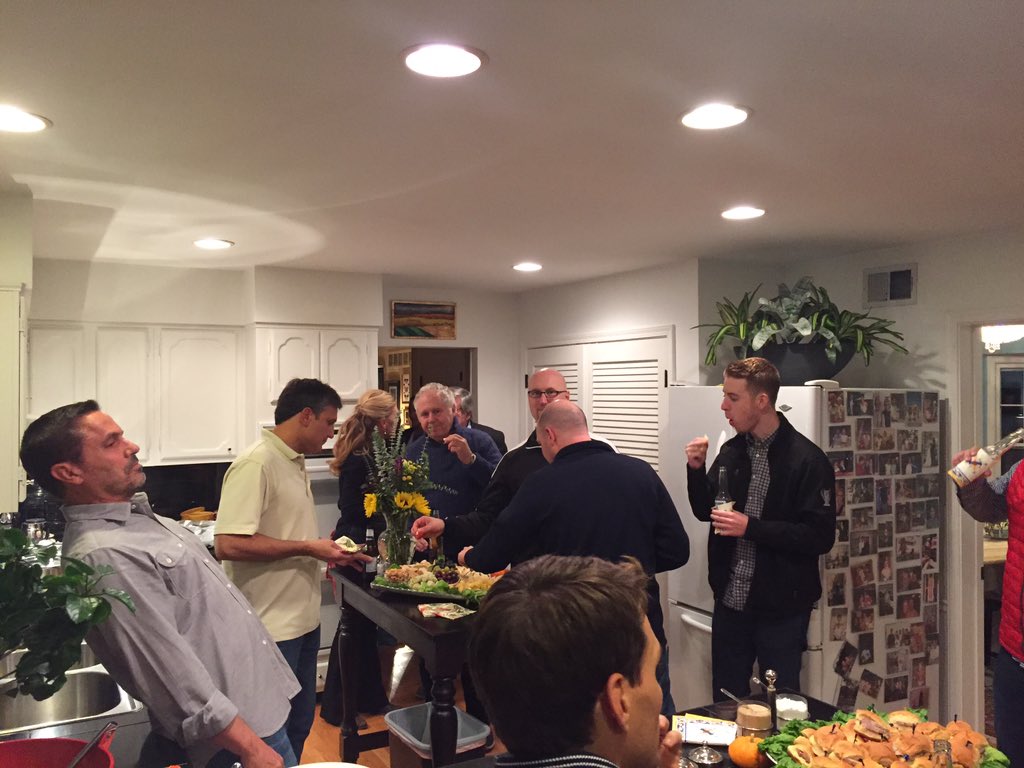 TaylorTwellman's tweet photo. #TwellmansParty #ESPNCrew #STL #WCQ https://t.co/oHFGRdhZoQ