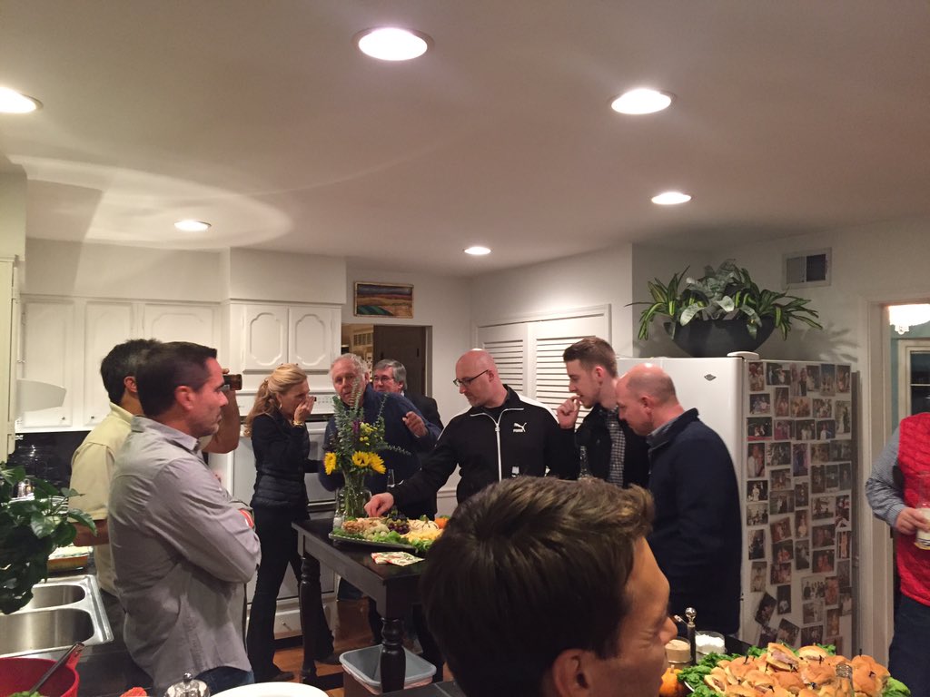 TaylorTwellman's tweet photo. #TwellmansParty #ESPNCrew #STL #WCQ https://t.co/oHFGRdhZoQ