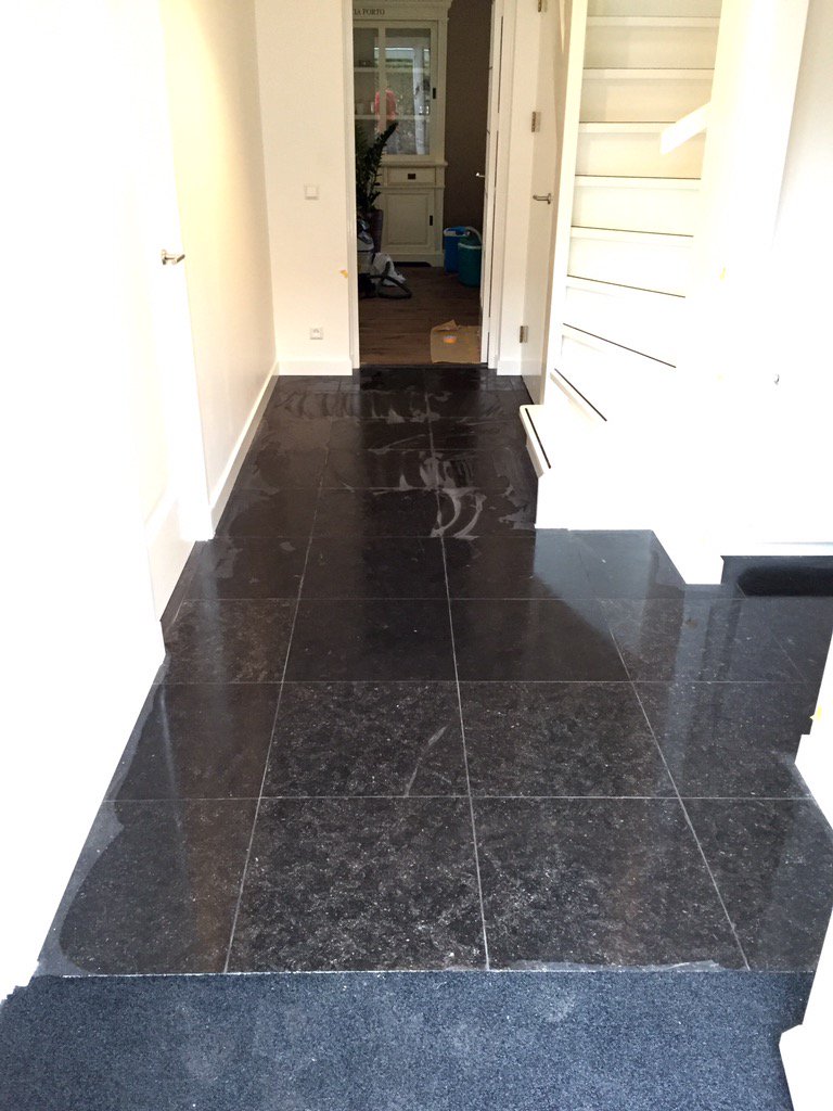 Eindresultaat renovatie halvloer #belgisch #hardsteen #natuursteen #vloer #marbleandmore