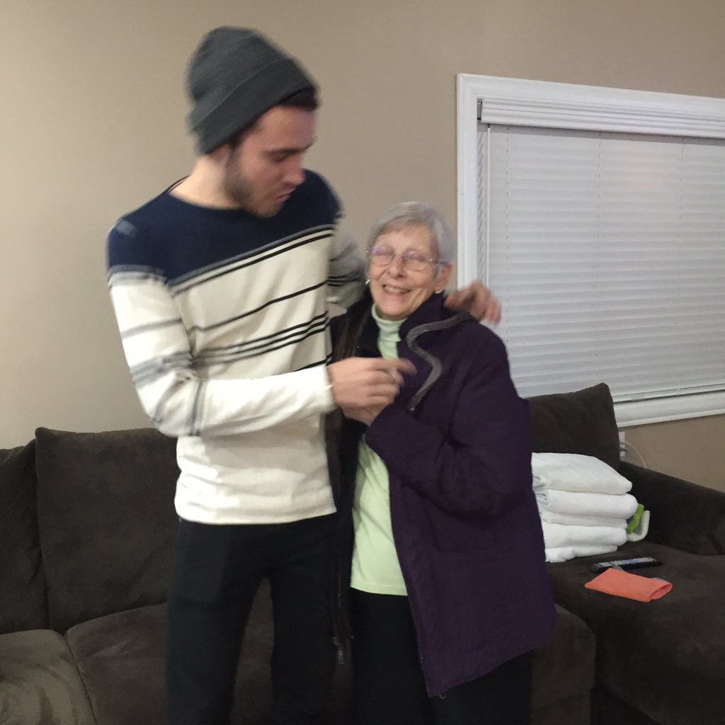 RomanAtwood's tweet photo. 1 second later grandma realized a snake was on her shoulder and almost died! 😂😂😂 #tomorrowsvlog https://t.co/eAefmpn7No