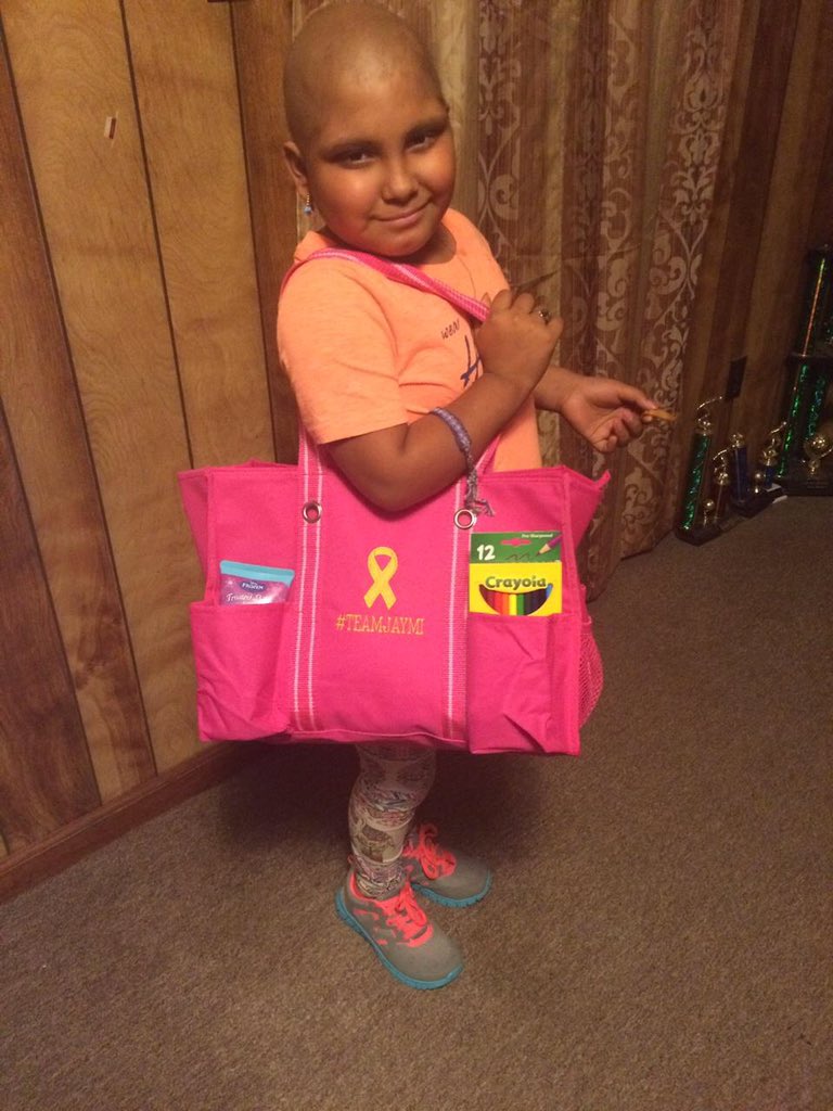 HuntWearsHope's tweet photo. Jaymi loves her new HOH bag and gifts 💕💕💕💕💕💕💕 #cancersupport #teamjaymi https://t.co/JsI1wc3Jrk