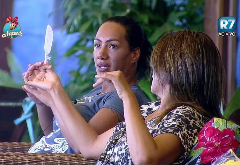 StoneKarinn's tweet photo. VOCÊ ACHOU MUITO ERRADO A ELIMINAÇÃO DE QUELYNAH ? #AFAZENDA 

SIM - RETWEET 
NÃO - FAV https://t.co/cX8OtyNFs2