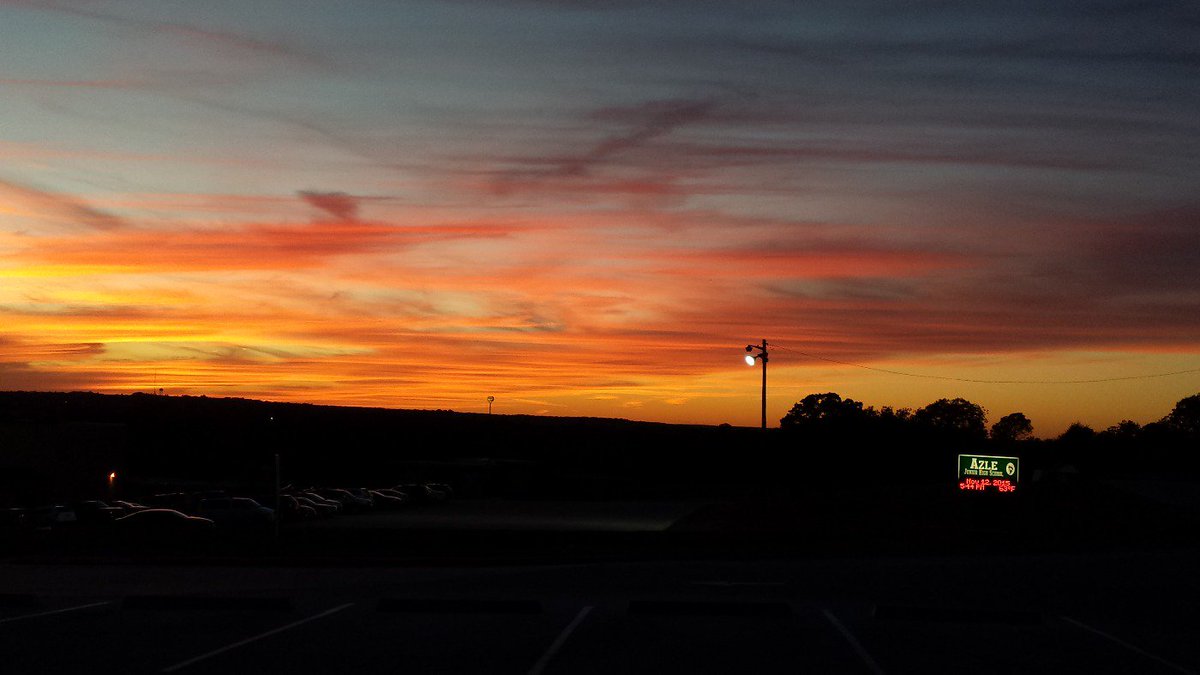 CorbinAJHSmath's tweet photo. Wow, such a cool view ... sunset @AJHhornets school. #azlerocks https://t.co/1I13Fjw77r