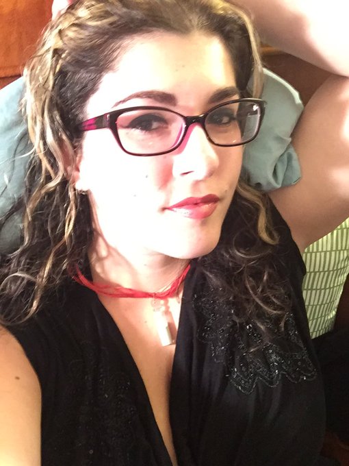 Hold up kids...  Looks like Violet may be returning to cam with special guests soon!  Just had to get<a href="/tag/torchit"class="tags"><span>#torchit</span></a>