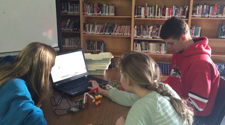 SandraBaldwin18's tweet image. Old technology plus new technology...That is just pure fun! #UpToCode @SunWestSD207 @LEGO_Group #21stcenturyskills