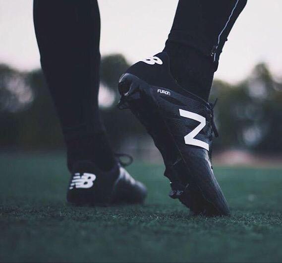 kasut bola new balance