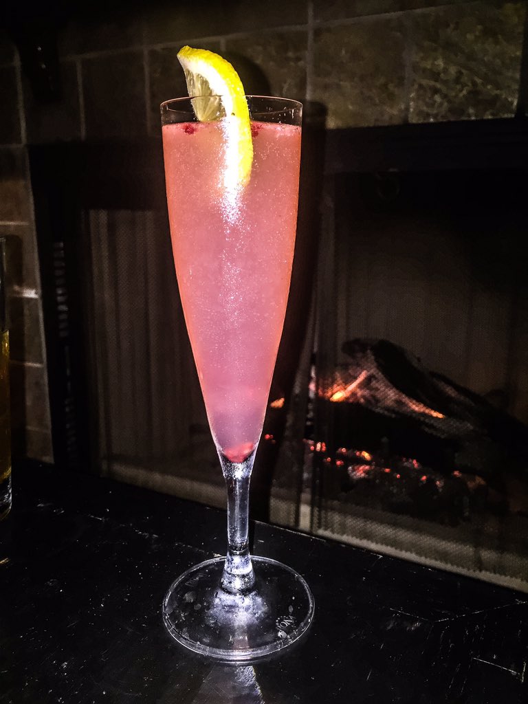 WendyfulWorld's tweet photo. Cherry Blossom is blooming in my mouth! @BaleenLA #champagne #cocktail #baleenkitchen #vodka #Raspberry #liquor https://t.co/bAJ0jybwgi