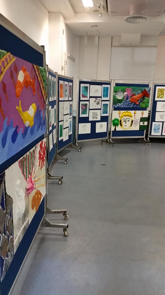 KellyThorp's tweet photo. Year 8 Create: all rehwady for the P5 exhibition! @HKArtTutoring #wis_hw15 https://t.co/yVmVMk5Xvj