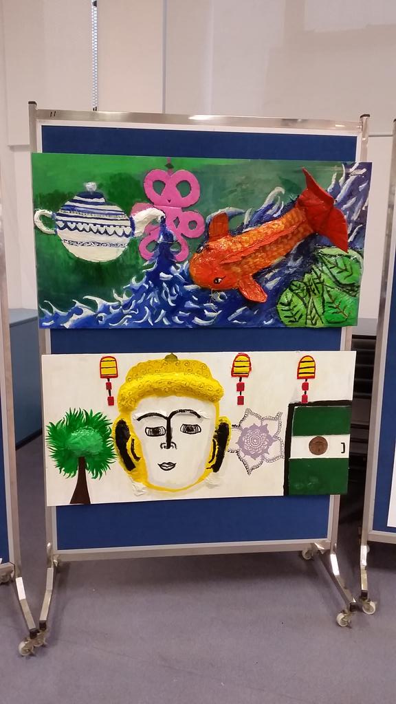 KellyThorp's tweet photo. Year 8 Create: all rehwady for the P5 exhibition! @HKArtTutoring #wis_hw15 https://t.co/yVmVMk5Xvj
