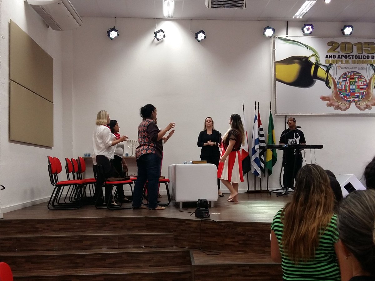 bispa_roseli's tweet photo. Ministrando hoje na Apostólica Tabernáculo de Glória........Forte!!! https://t.co/ZHDuFwalTG