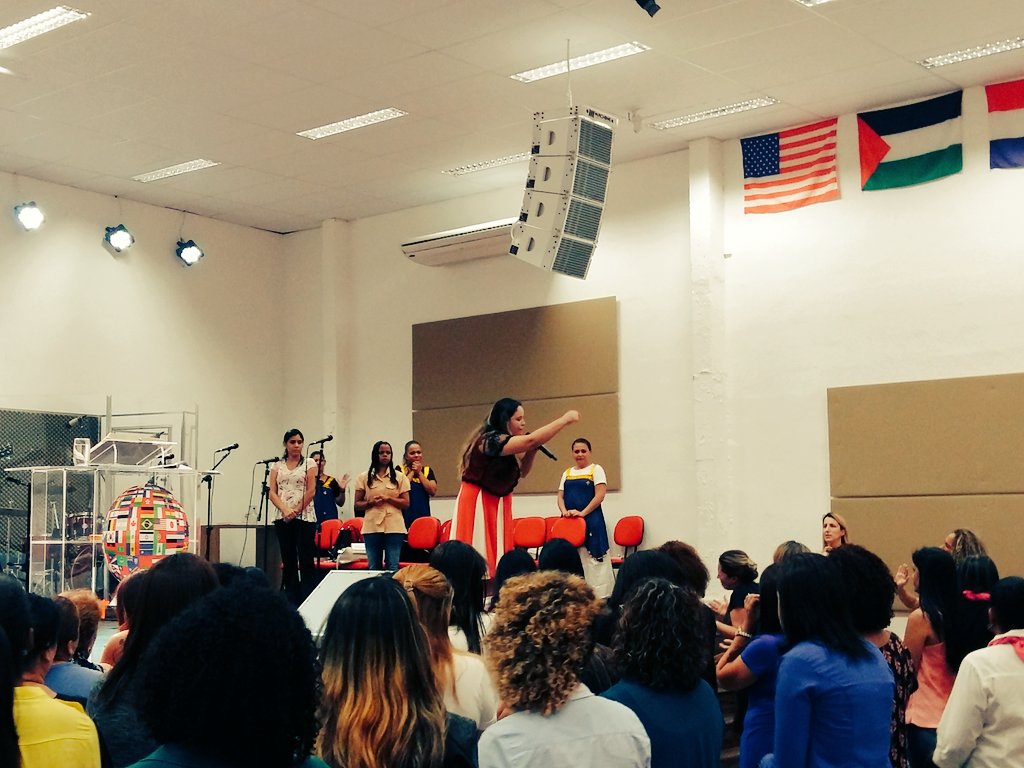 bispa_roseli's tweet photo. Ministrando hoje na Apostólica Tabernáculo de Glória........Forte!!! https://t.co/ZHDuFwalTG