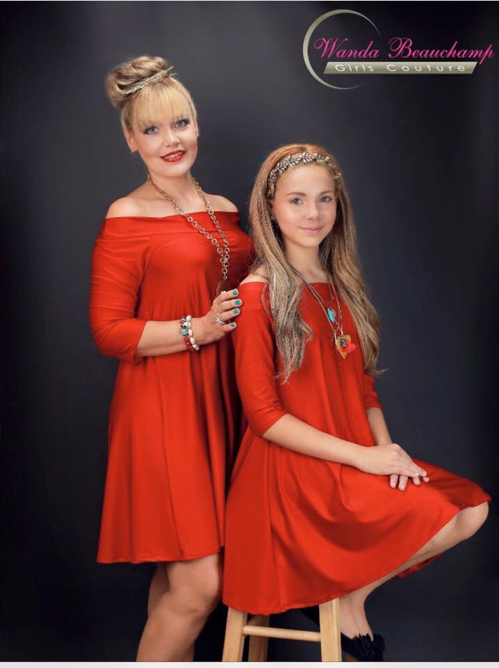 NUEVA LINEA MOM &amp; ME para madres e hijas
Modelos: Linnette Alvarez y Paola Victoria
Fotografía: Javier Vazquez