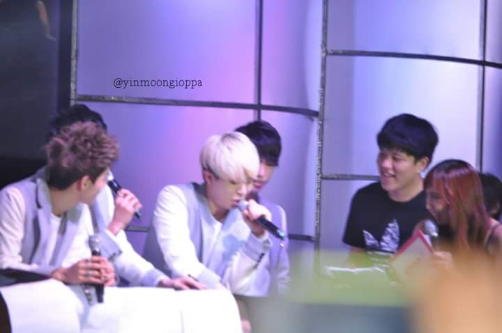 hyunjaesluv's tweet photo. i may not see u guys tomorrow but i still got this one in my heart ๐ #kcon6 https://t.co/UlRRROMHne