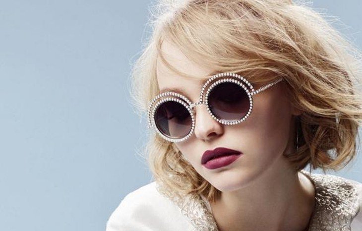 .<a href="/LilyRoseMelDepp/">Lily-Rose M. Depp</a> is making hair bonnets happen. Yeah girl, we see you! trib.al/x6QFVf5