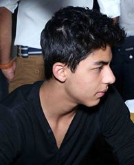Happy Birthday 18th aryan khan, wish u all the best .. 