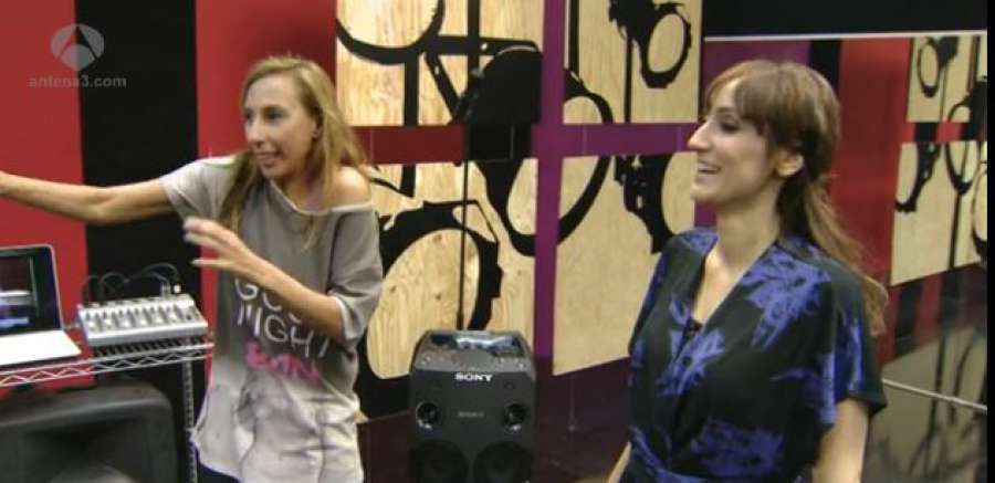 TuCaraMSuena's tweet photo. .@miryambenedited a @ana_morgade 'Aquí importa un bledo la canción'. Esta noche en #TCMS9 https://t.co/RhI217hGw5 https://t.co/KuXpzR6omY