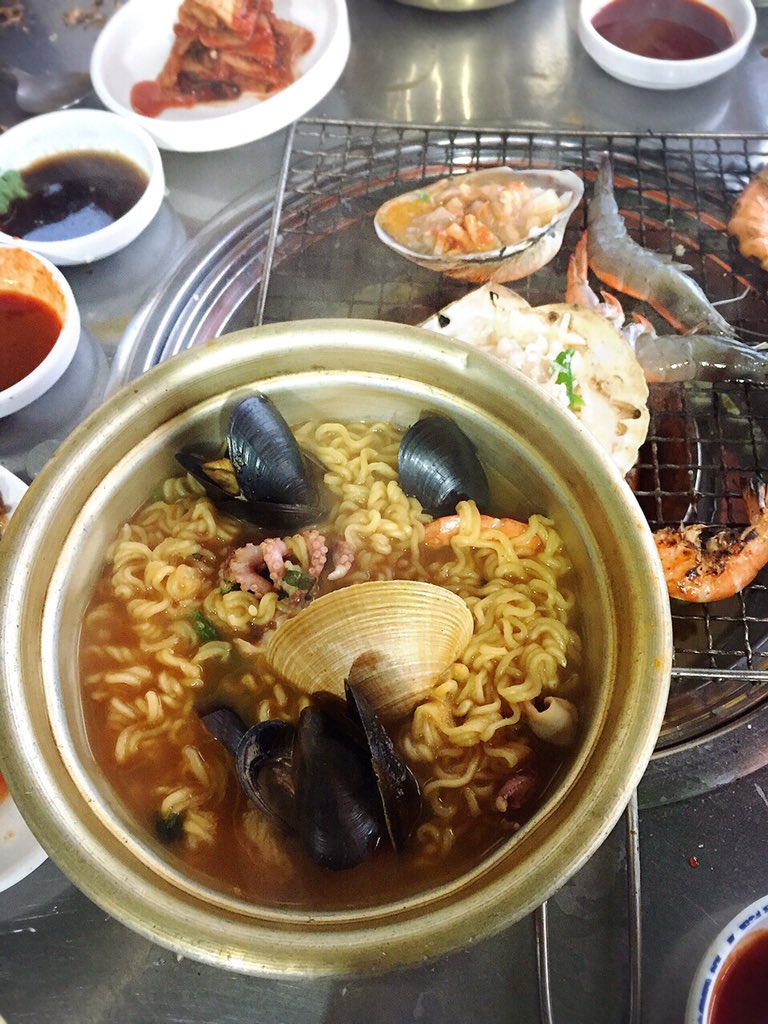 krungy21's tweet photo. 해물라면..으아... 사랑합니다!!! 내사랑 라면~!!! 🍜 I love noodle!!! https://t.co/aGERz3yud4
