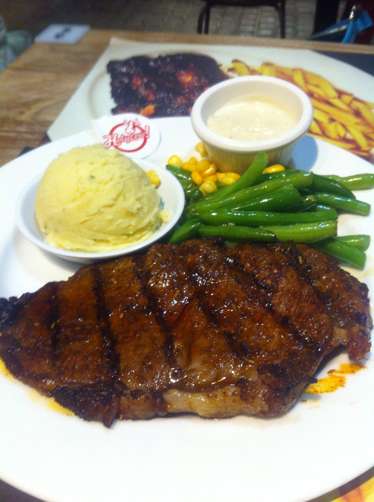 iputbasong's tweet photo. Happy birthday suamikuuu,semoga sehat terus,panjang umur,kurkur marah2nya😅😁😘 @steakholycow #Campcitos https://t.co/esl4OH1yWb