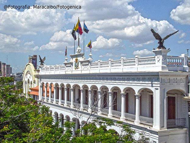MFotogenica's tweet photo. Buen dia Maracaibo. Feliz viernes. Hoy desde el Palacio de los Cóndores #ViveTuMaracaibo https://t.co/t1KVhAggfr
