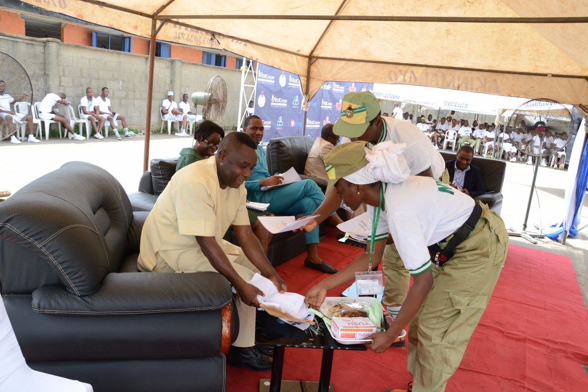 FirstBankngr's tweet photo. Platoon 4 presenting 'Tush Bole' also known as 'Roasted Plantain'. #BusinessPlanCompetition #FirstCorper https://t.co/HlglEIcRKK