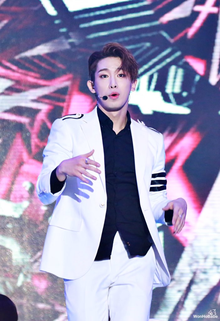 WonHobabe's tweet photo. OLD PIC ver. plz vote→ https://t.co/zF2jsdbW14 #Wonho #원호 #몬스타엑스 #MONSTA_X #HERO @OfficialMonstaX https://t.co/WNoTkpKd43
