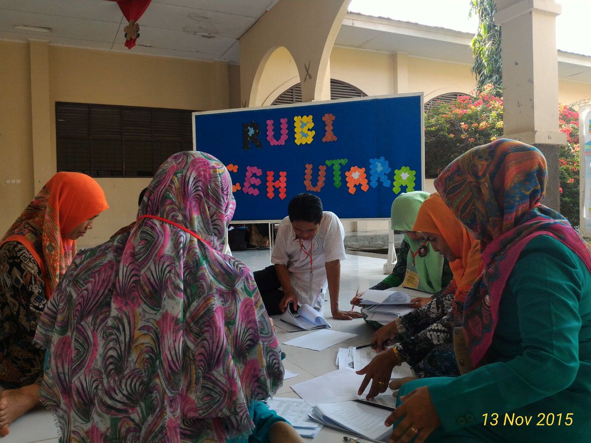 FestivalGIM's tweet photo. Sesi MBK di #RUBI_AcehUtara peserta antusias di dalam grup kecil @RelawanPintar @Ind_Mengajar #kerjabakti #FGIM2015 https://t.co/8ZstggrJVo