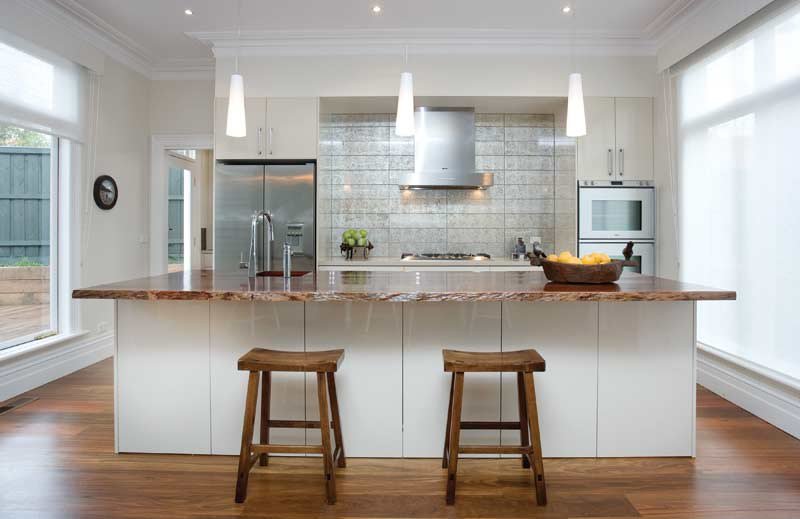 tkpkitchens's tweet photo. The owners of this kitchen requested a design with looks to stun their guests: https://t.co/sTDExV7v6E https://t.co/ayBUnoHvoh