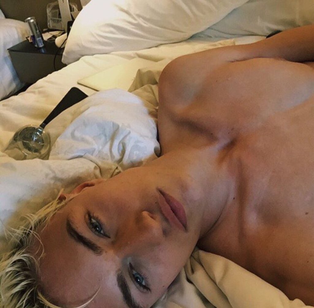 pceflorence's tweet photo. Spent literally all day in bed writing. 😋 https://t.co/Z2TjrkC0zA
