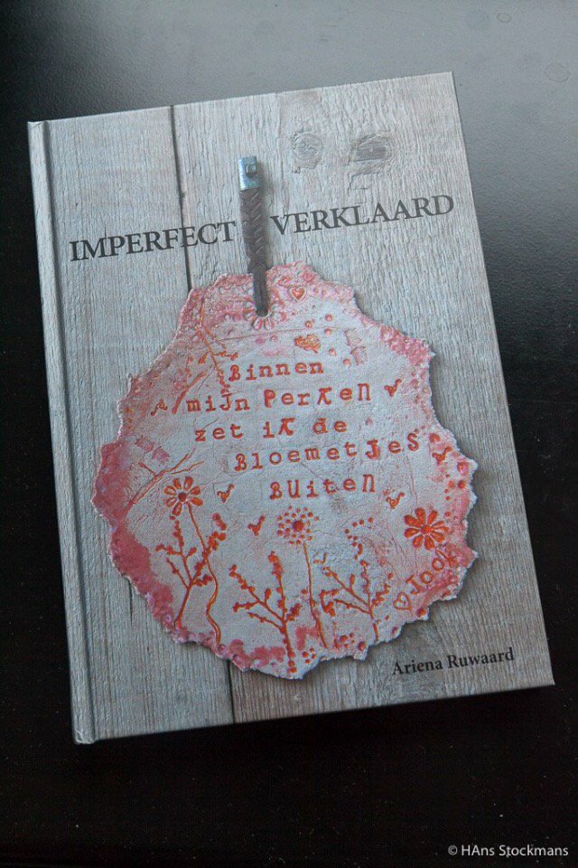 ArienaRuwaard's tweet photo. Voor €17,95 is het boek 'Imperfect verklaard' te koop. Bestellen kan met een pb of op https://t.co/55d2nGYCrk. https://t.co/xm8fDTBSmR