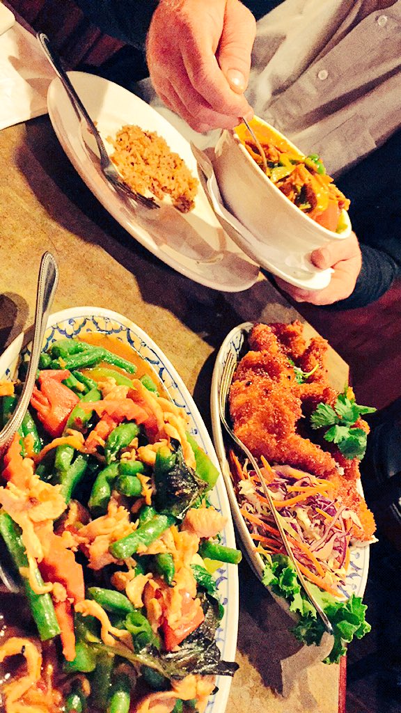 andrearomero_r's tweet photo. #SalaThai is bomb!!! #datenight https://t.co/lYhkzhbPla