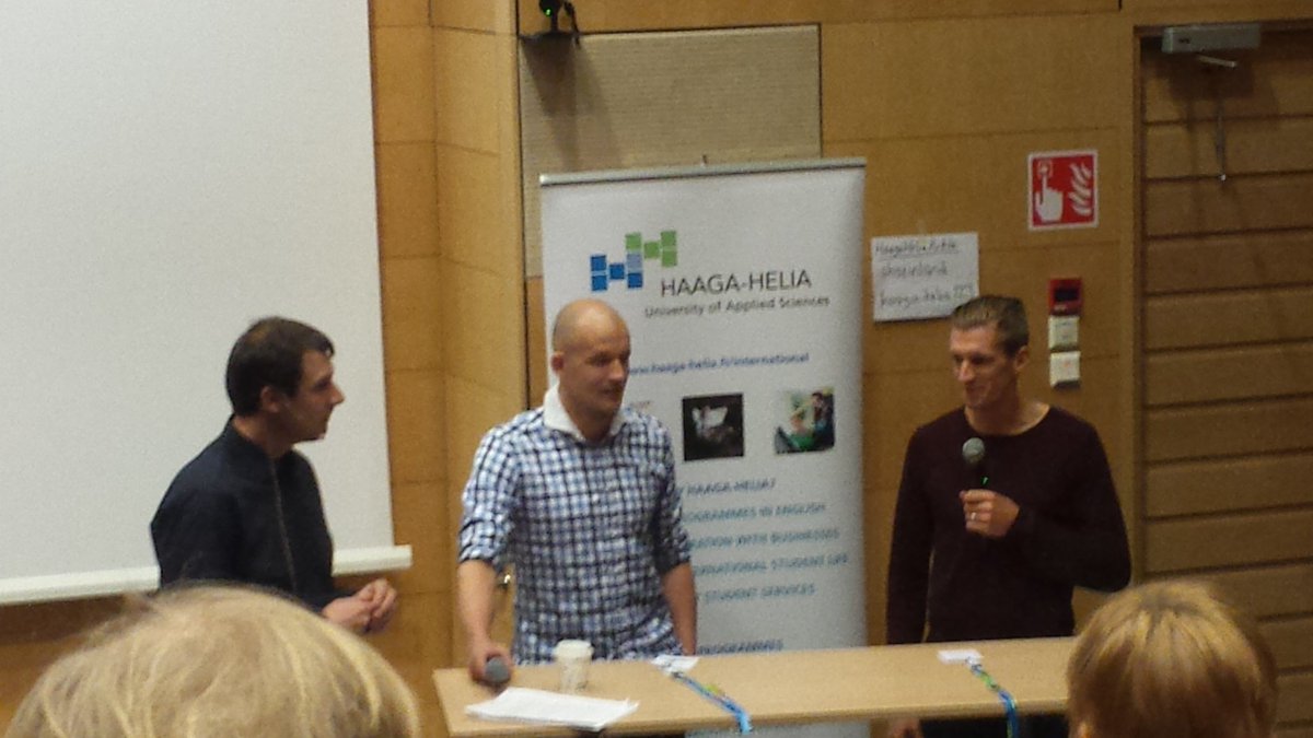 markusvir's tweet image. Kahvia en ehtinyt napata, mutta kyllä näitä herroja kuuntelee ilmankin. #peetu #jakke #FOSM2015